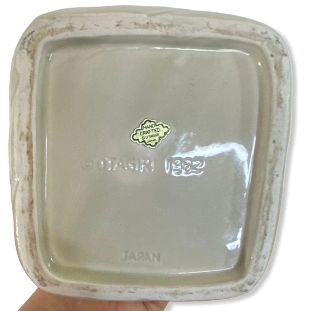 OTAGIRI 1982 Hand Crafted Japan Ceramic Pitcher Farmhouse Scene Cow Barn‎
